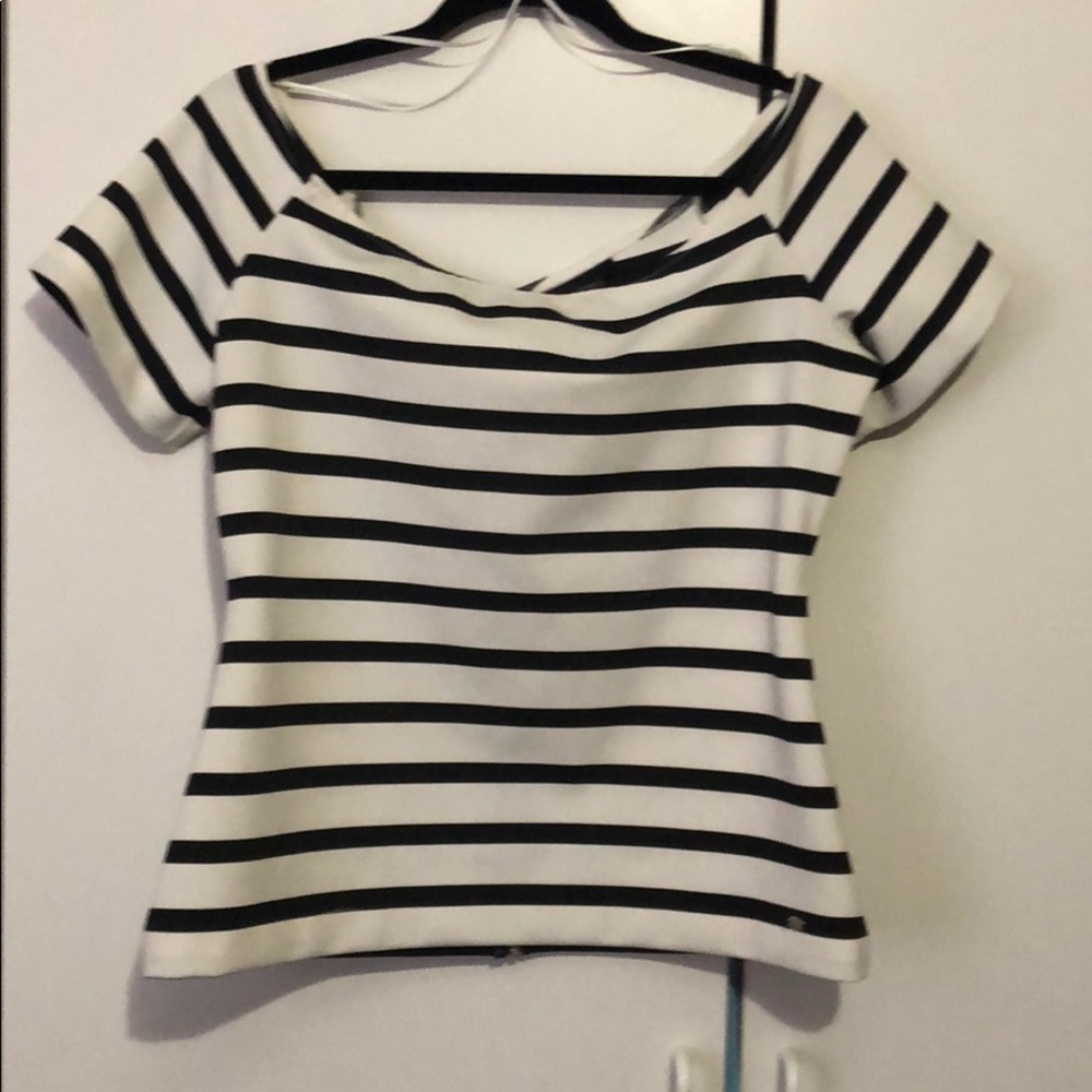 Striped form-fitting shirt